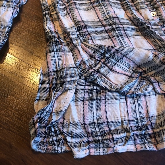 Bobeau quarter length LS w/buttons. Size small. - Picture 4 of 8